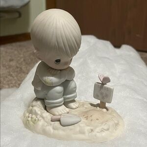 Adorable Figurine with Seed Sign